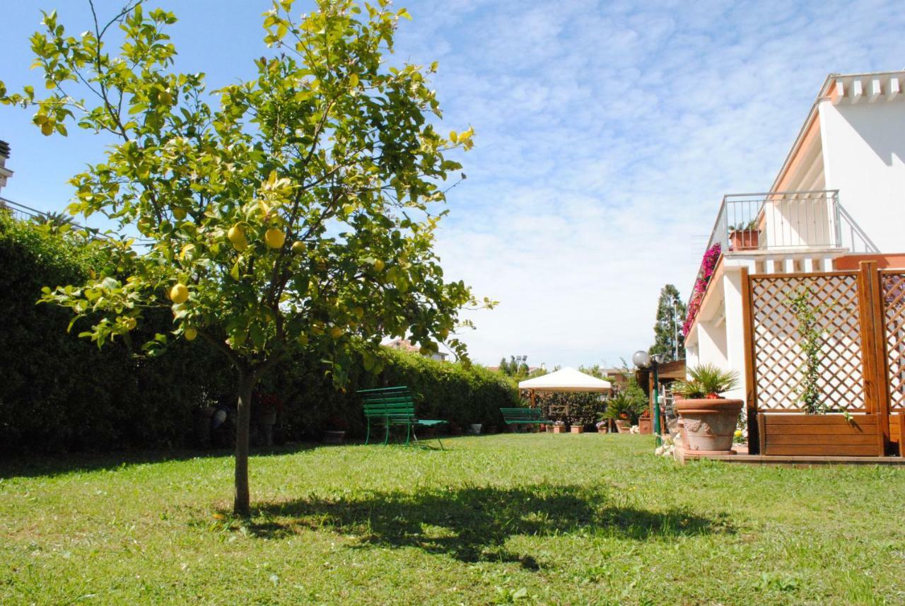 Villa Regina B&B เน็ตตูโน ภายนอก รูปภาพ
