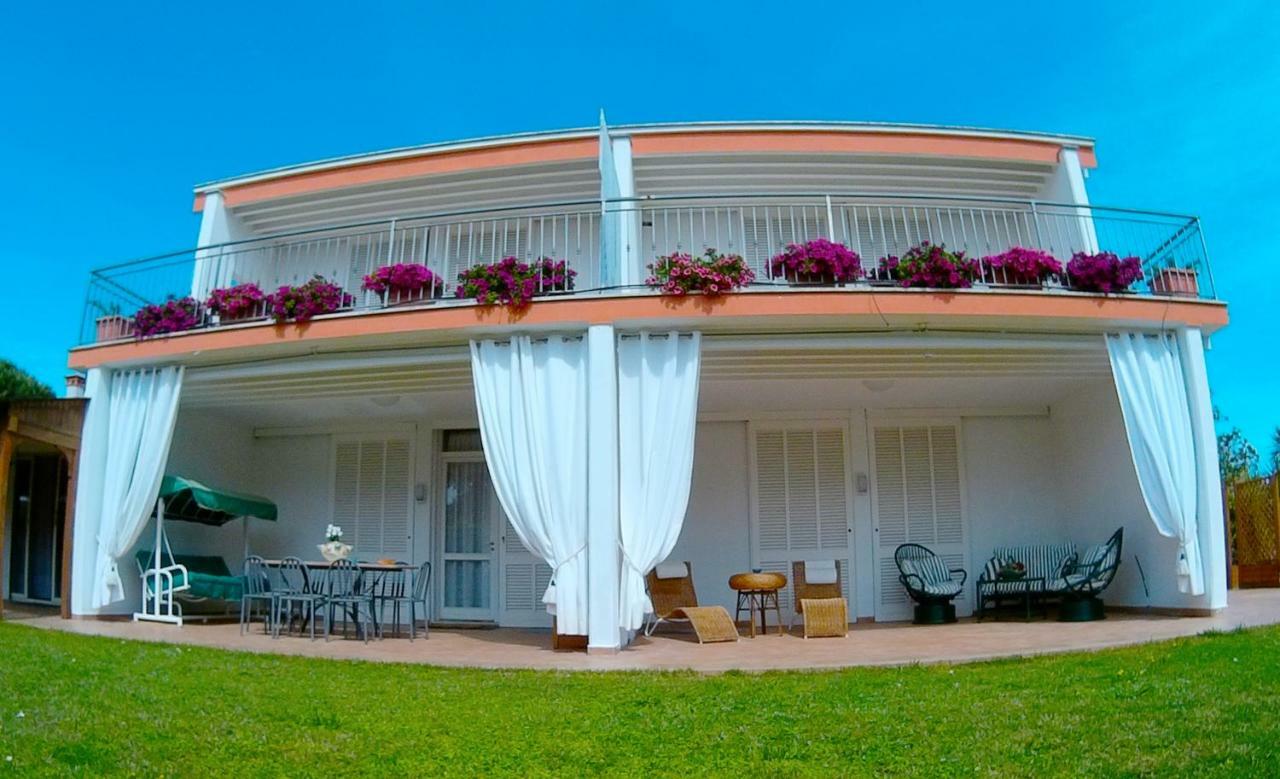 Villa Regina B&B เน็ตตูโน ภายนอก รูปภาพ